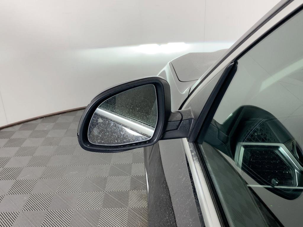 new 2026 BMW X7 car, priced at $92,645