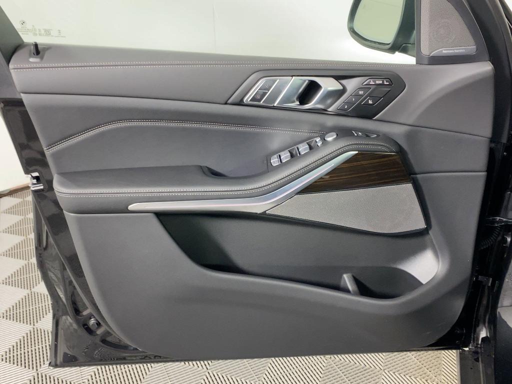 new 2026 BMW X7 car, priced at $92,645