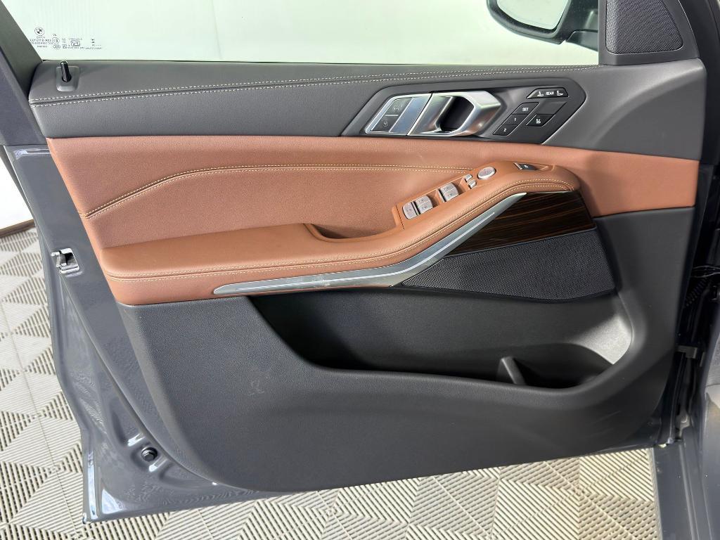 new 2026 BMW X7 car, priced at $95,100