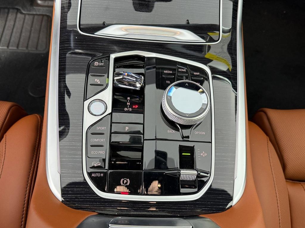 new 2027 BMW X7 car, priced at $106,180