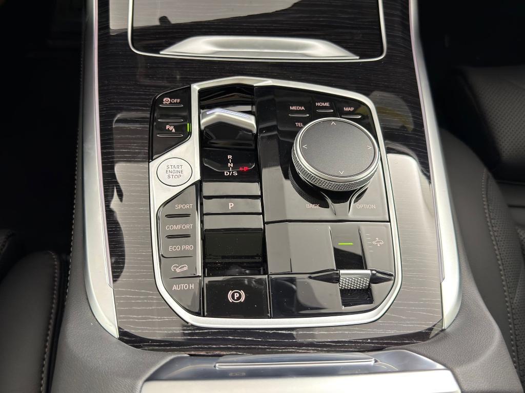 new 2026 BMW X7 car, priced at $101,055