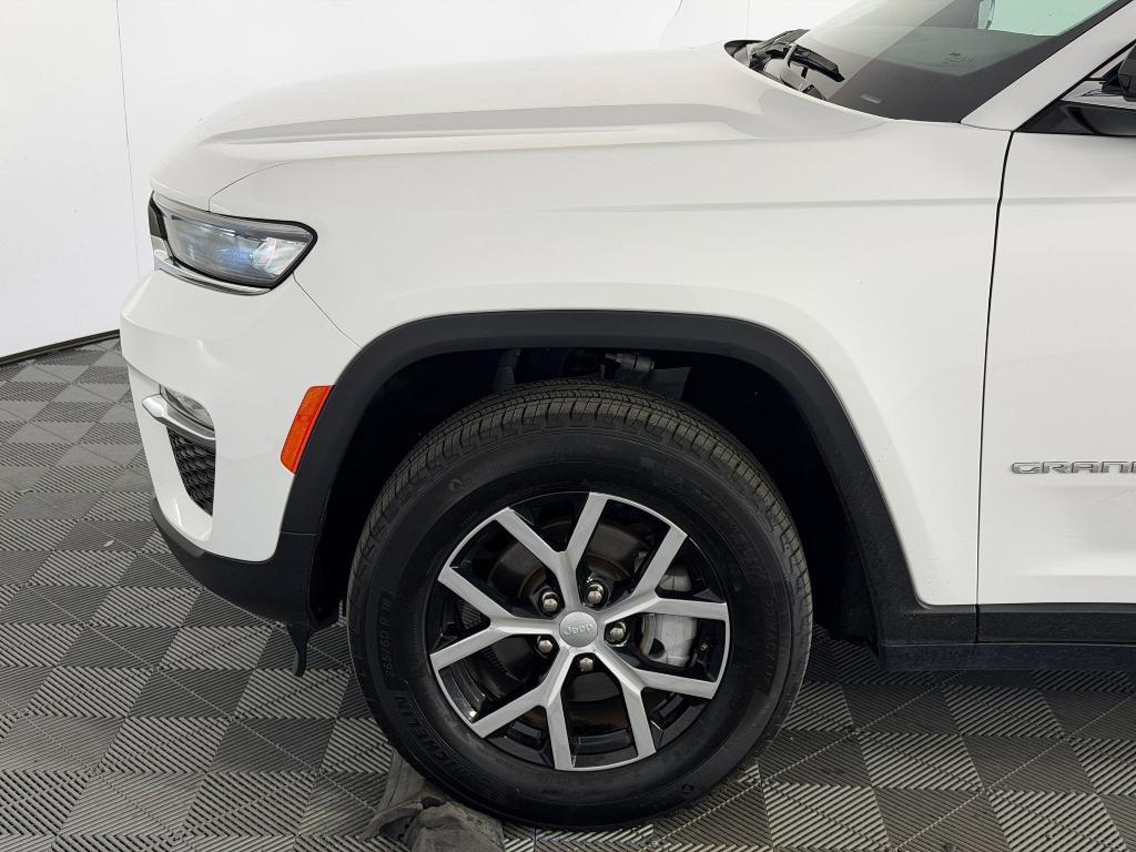 used 2024 Jeep Grand Cherokee car, priced at $31,923