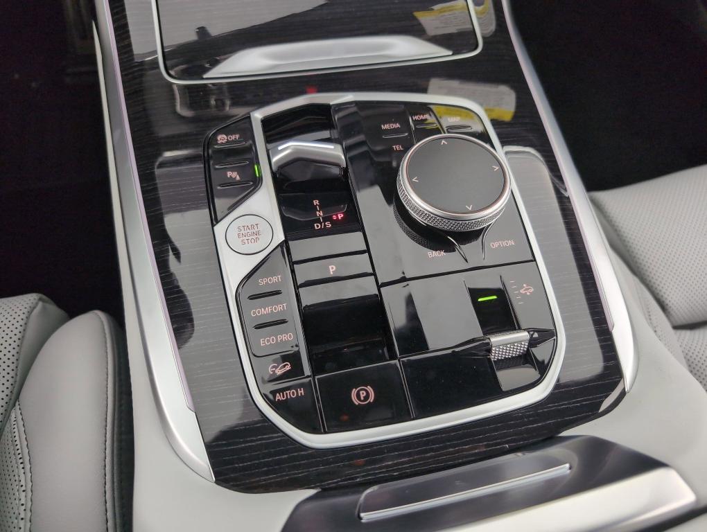 new 2026 BMW X7 car, priced at $96,680