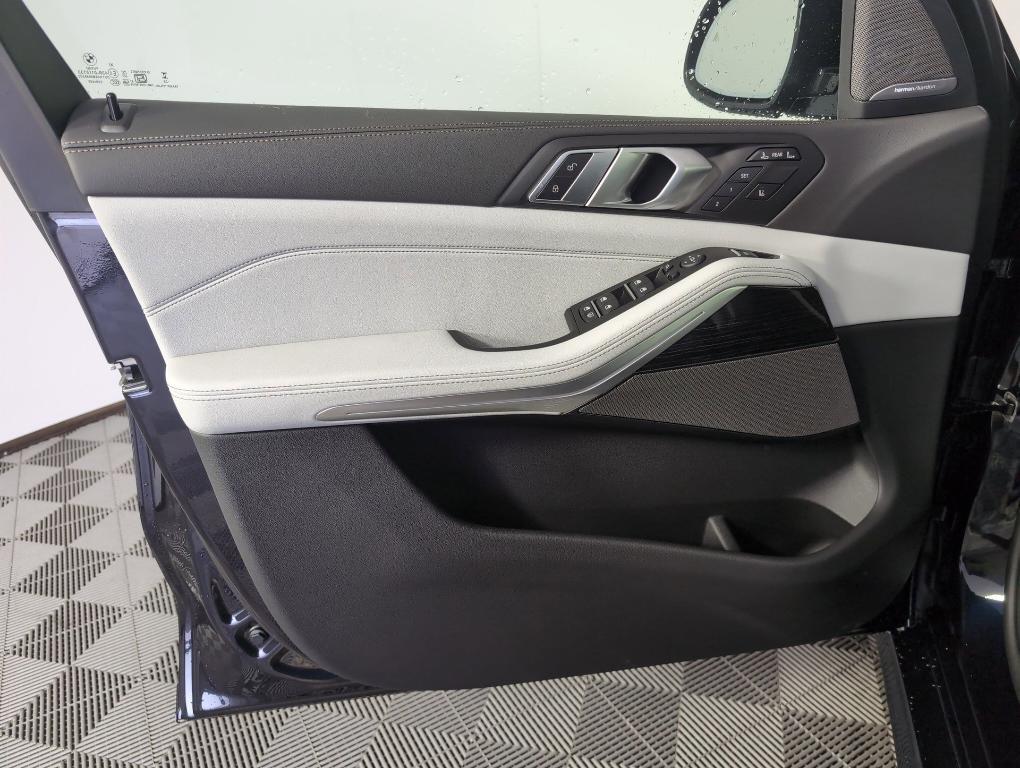 new 2026 BMW X7 car, priced at $96,680