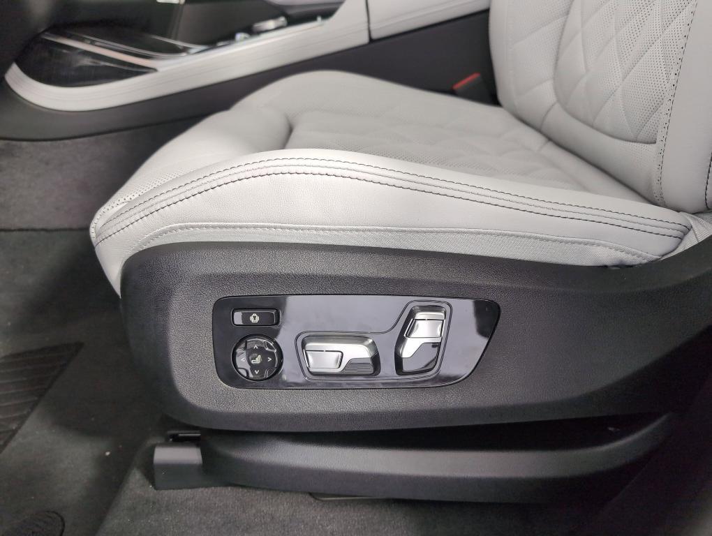 new 2026 BMW X7 car, priced at $96,680