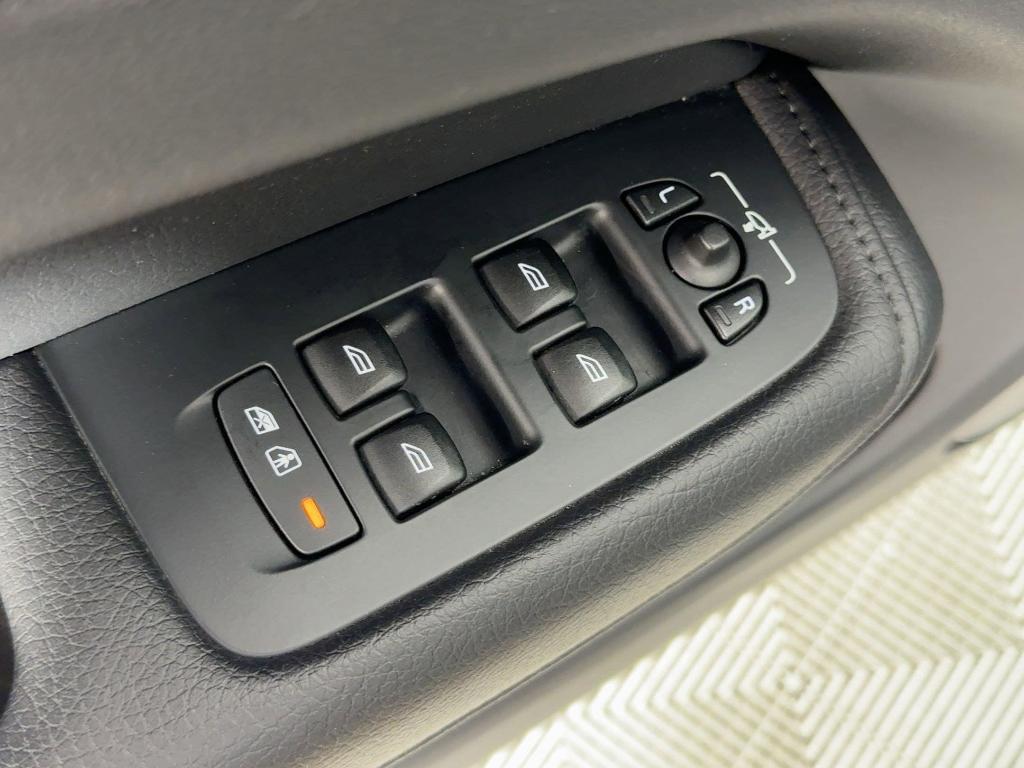 used 2021 Volvo XC60 car, priced at $22,996