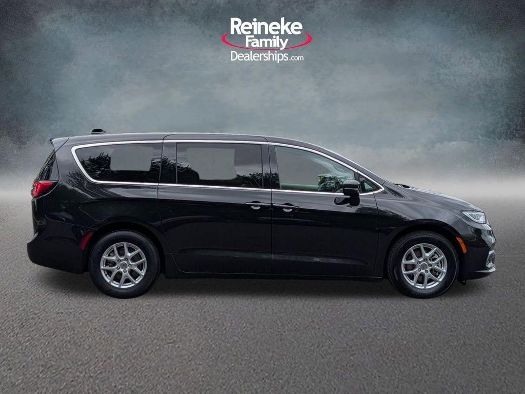 used 2023 Chrysler Pacifica car, priced at $23,087