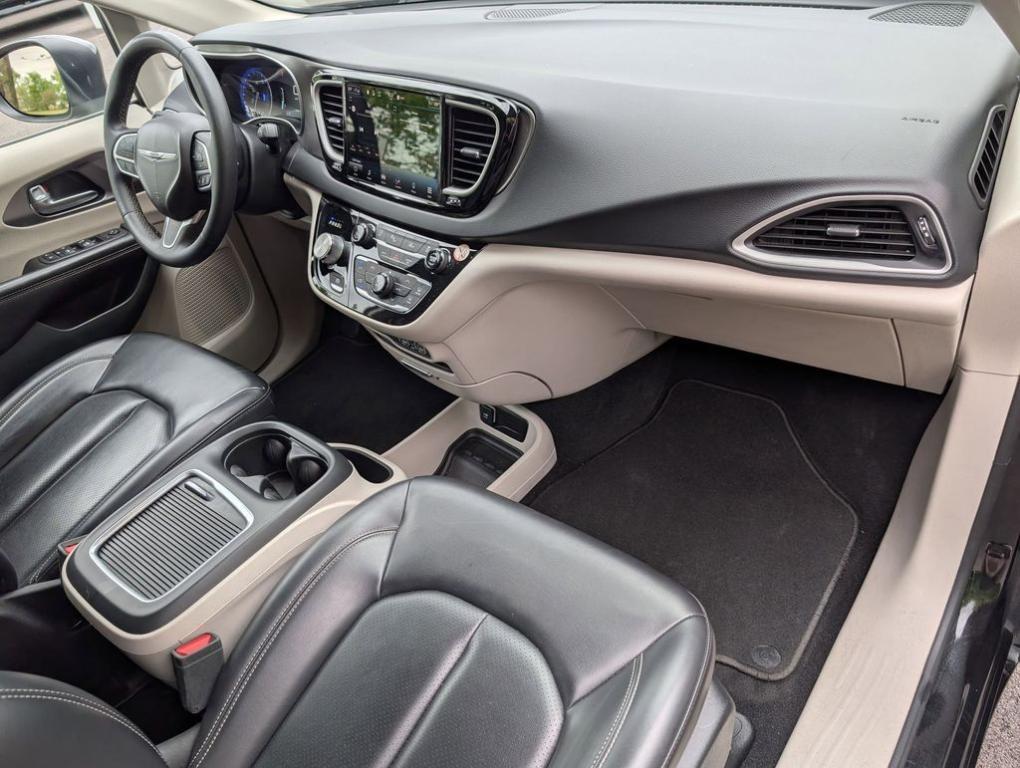 used 2023 Chrysler Pacifica car, priced at $23,087