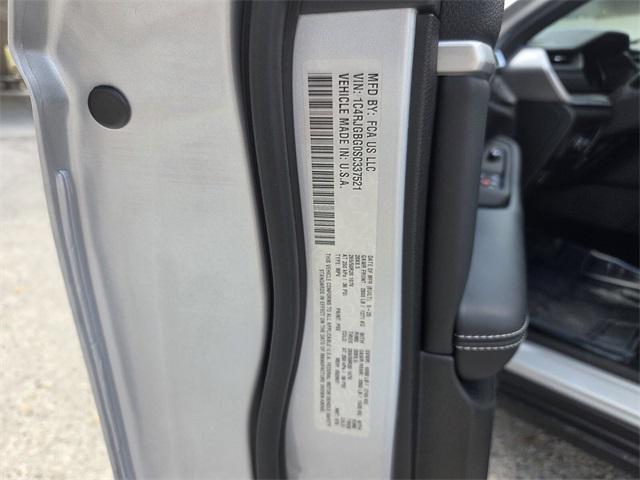 used 2025 Jeep Grand Cherokee car, priced at $39,702