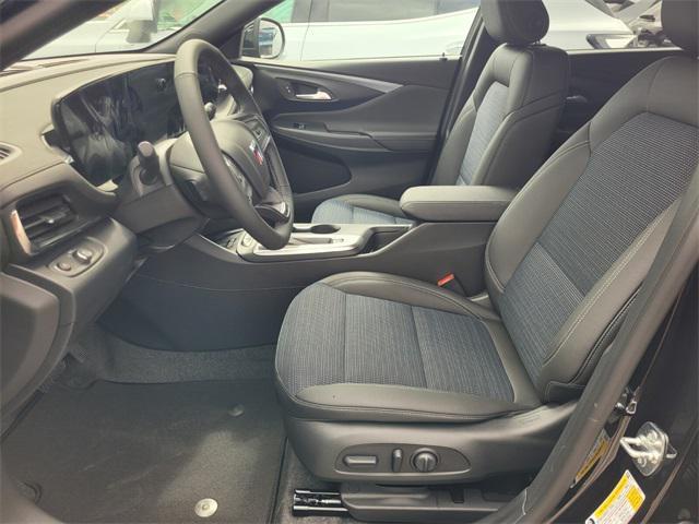 new 2025 Buick Envista car, priced at $24,627