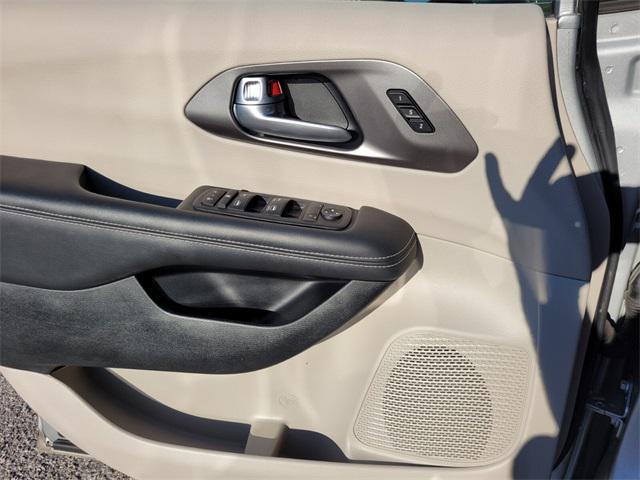 used 2024 Chrysler Pacifica car, priced at $25,995