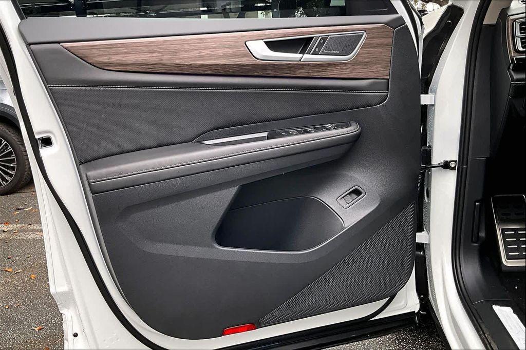 new 2026 Volkswagen Atlas car, priced at $56,331