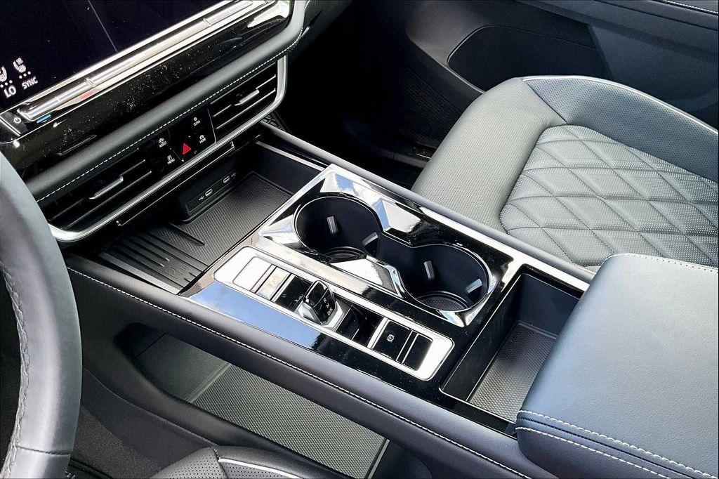 new 2025 Volkswagen Atlas car, priced at $52,856