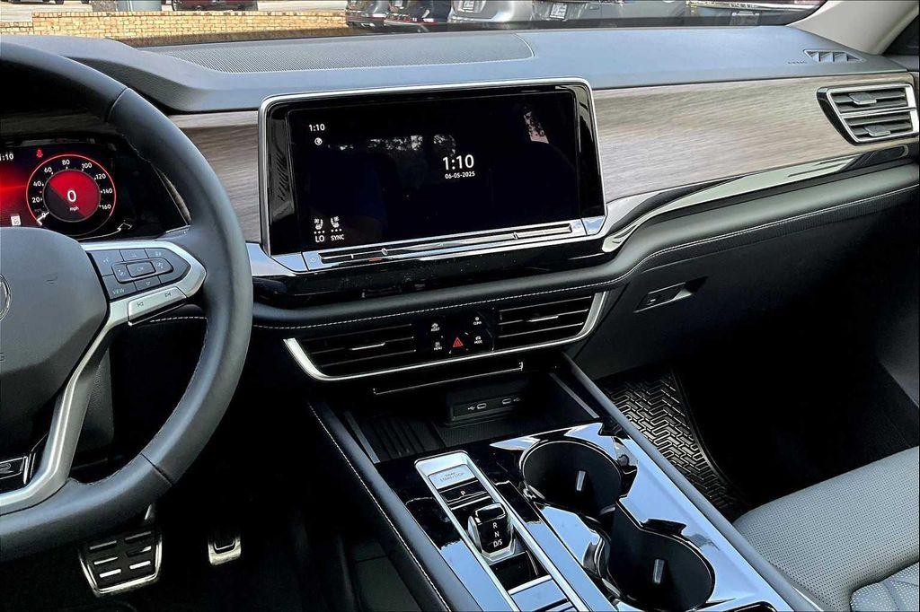 new 2025 Volkswagen Atlas car, priced at $52,856