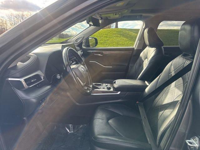 used 2023 Toyota Highlander car, priced at $39,938