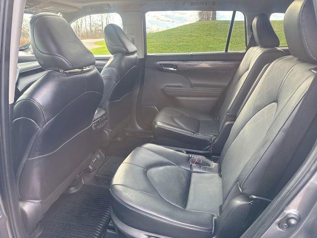 used 2023 Toyota Highlander car, priced at $39,938