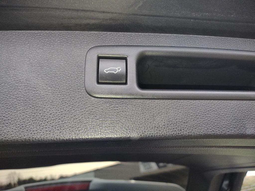 used 2022 Toyota Highlander Hybrid car, priced at $39,995