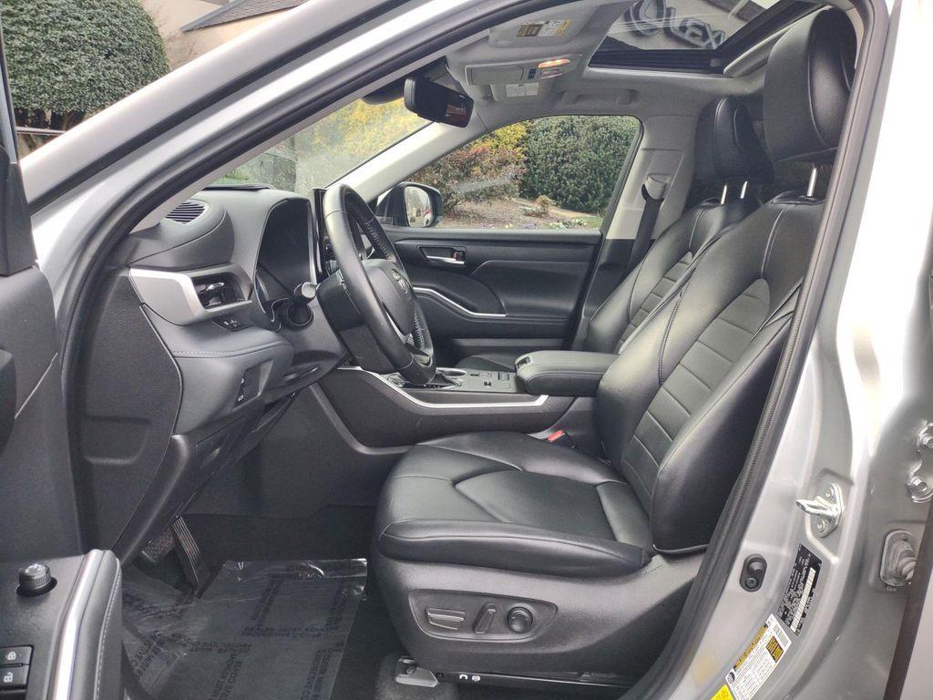 used 2022 Toyota Highlander Hybrid car, priced at $39,995