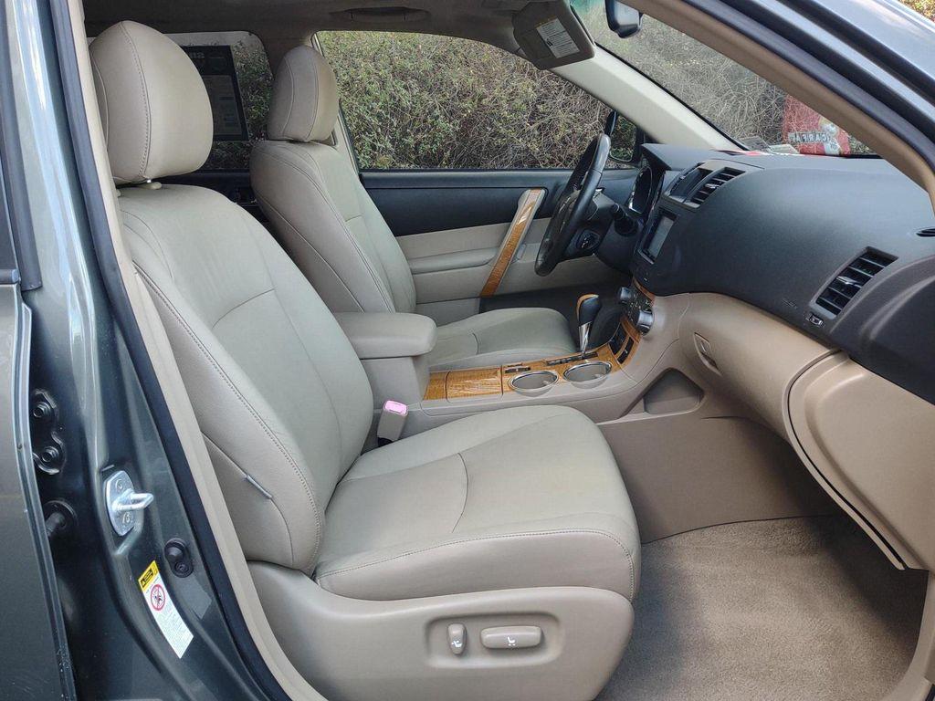 used 2010 Toyota Highlander Hybrid car, priced at $11,555