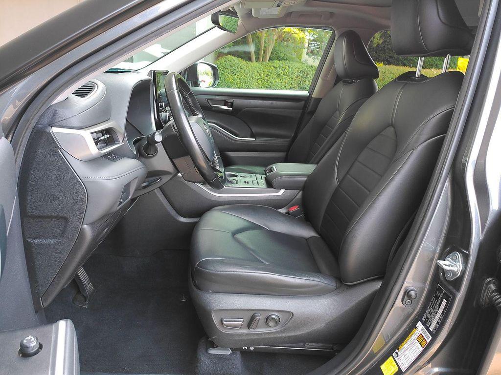 used 2021 Toyota Highlander car, priced at $30,993