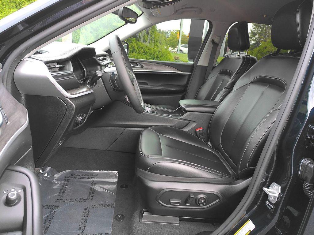 used 2024 Jeep Grand Cherokee car, priced at $36,692