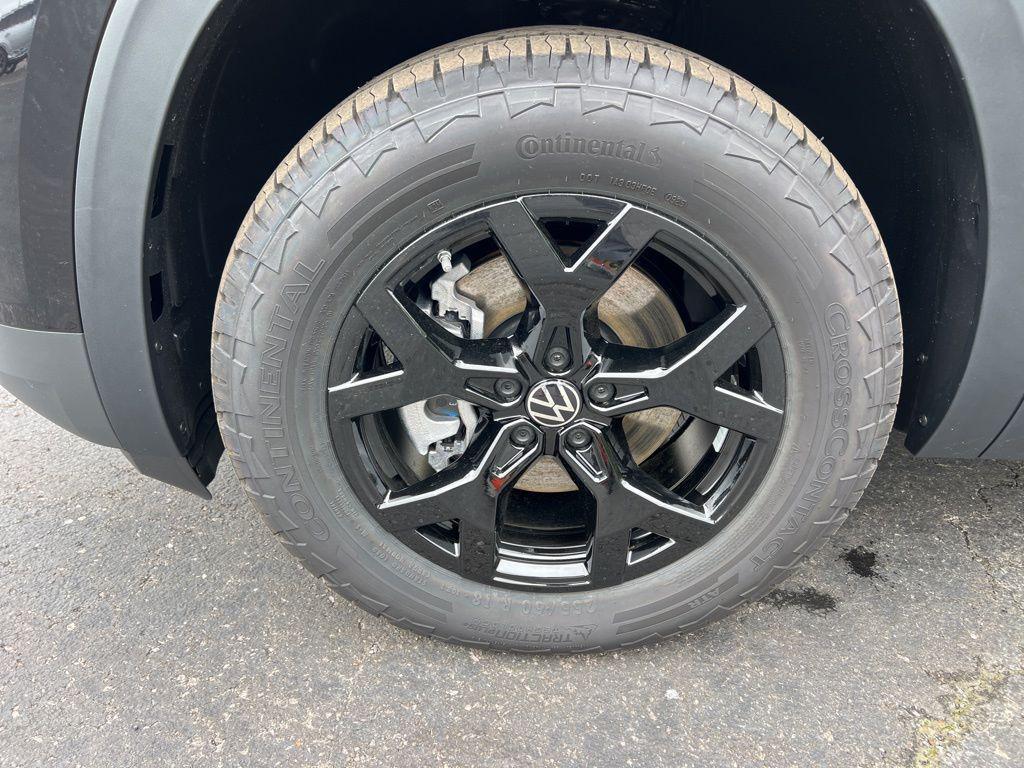 new 2025 Volkswagen Atlas car, priced at $49,646