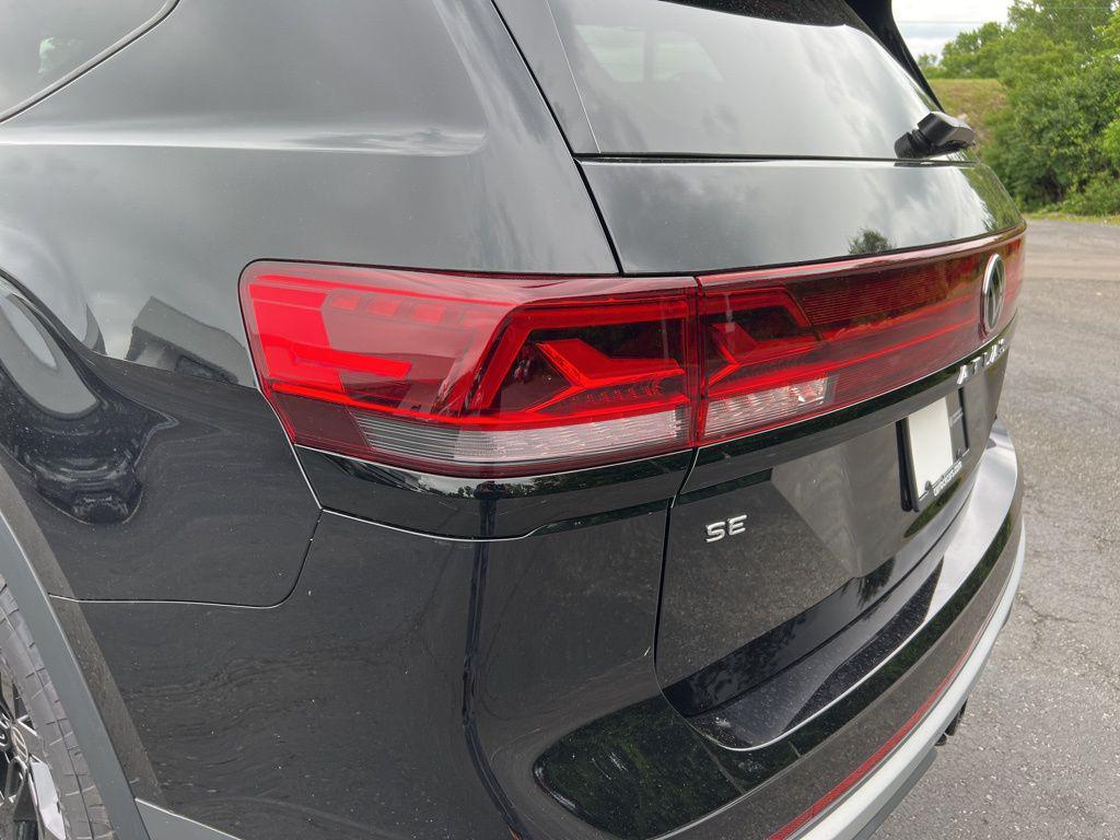 new 2025 Volkswagen Atlas car, priced at $49,646