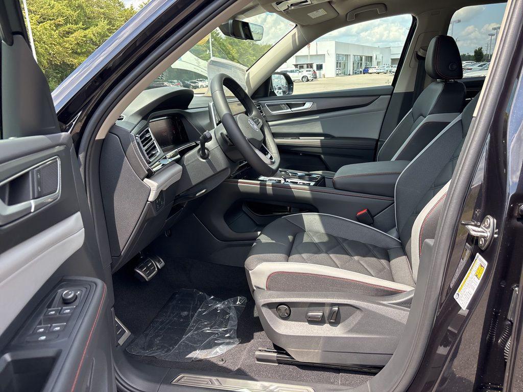 new 2026 Volkswagen Atlas car, priced at $50,682