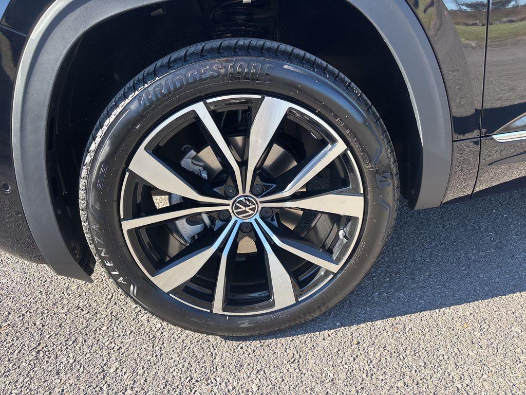 new 2026 Volkswagen Atlas car, priced at $56,889