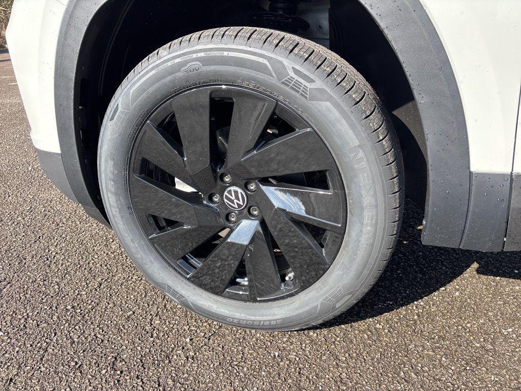 new 2026 Volkswagen Atlas car, priced at $49,093