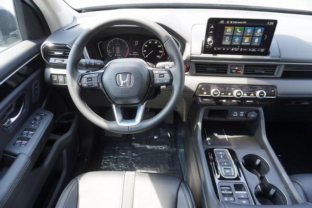 new 2025 Honda Pilot car, priced at $45,795