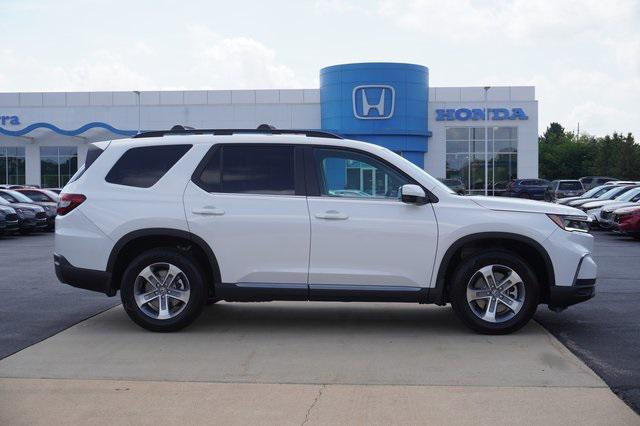 new 2025 Honda Pilot car, priced at $45,795