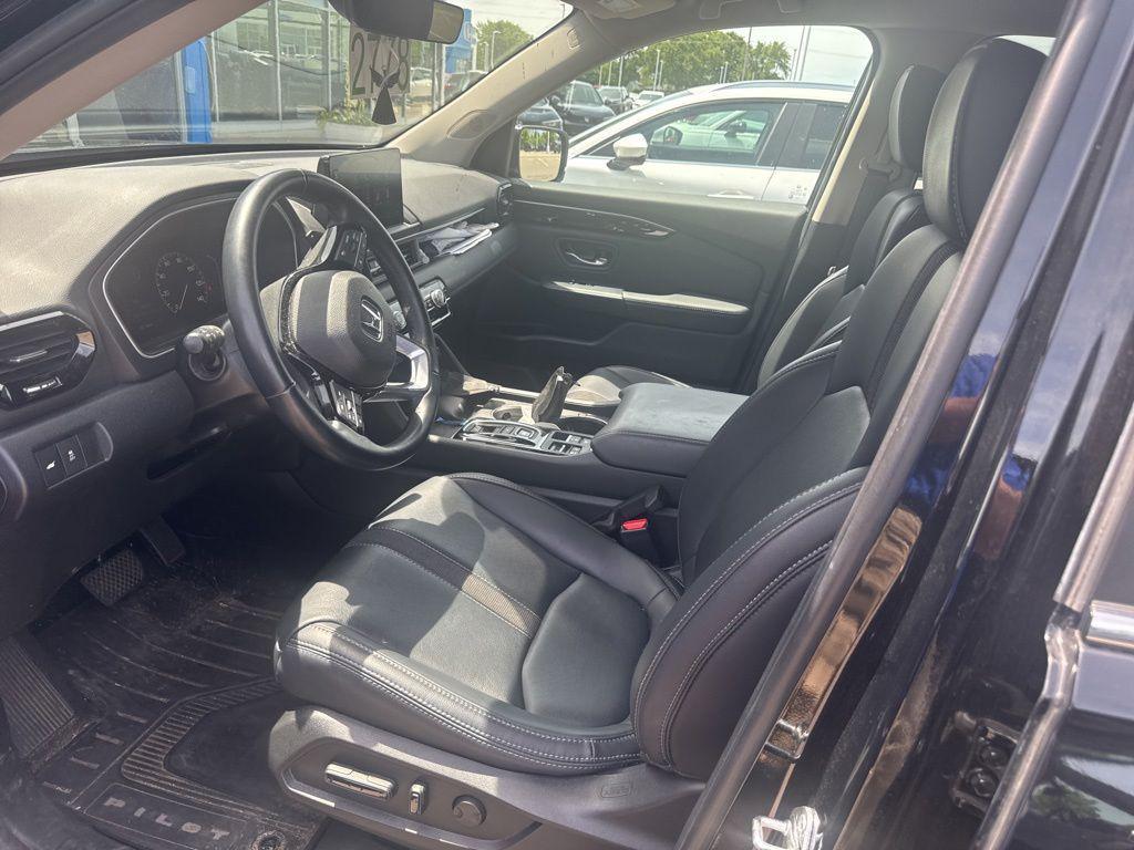 used 2025 Honda Pilot car, priced at $41,977