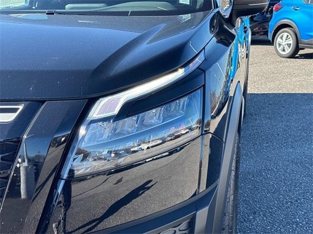 new 2025 Nissan Pathfinder car, priced at $38,977