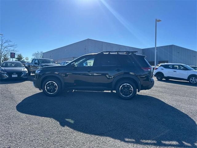 new 2025 Nissan Pathfinder car, priced at $38,977