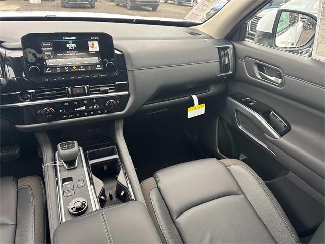 new 2025 Nissan Pathfinder car, priced at $39,324
