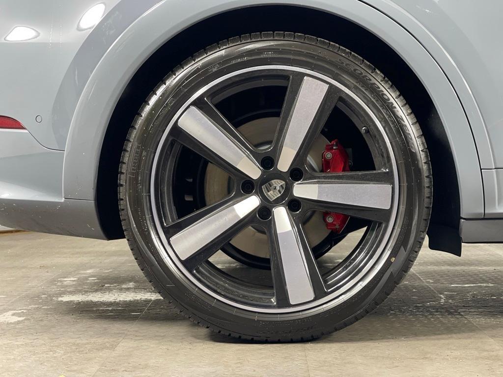 new 2025 Porsche Cayenne car, priced at $195,985