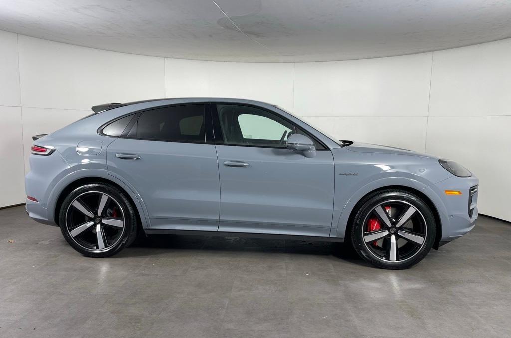 new 2025 Porsche Cayenne car, priced at $195,985