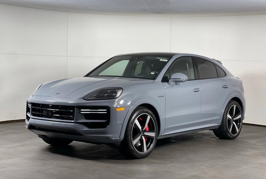 new 2025 Porsche Cayenne car, priced at $195,985