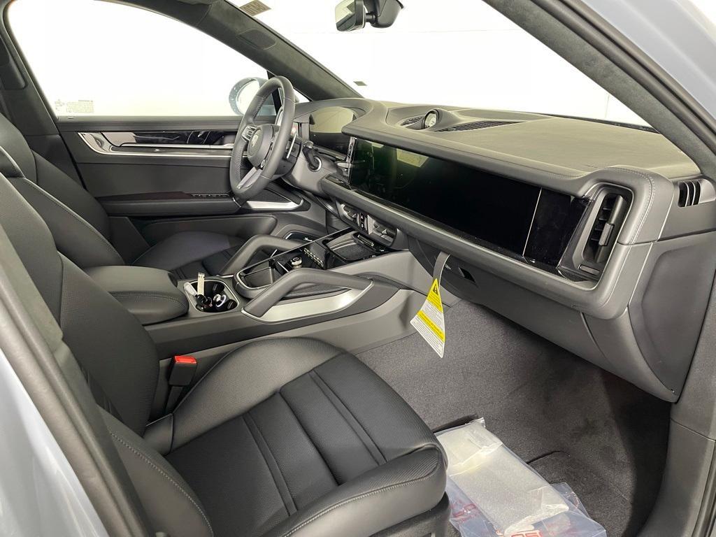 new 2025 Porsche Cayenne car, priced at $195,985