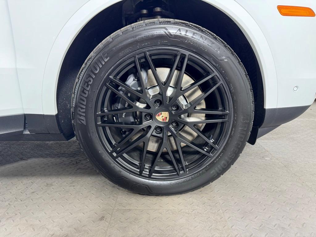 new 2025 Porsche Cayenne car, priced at $115,265
