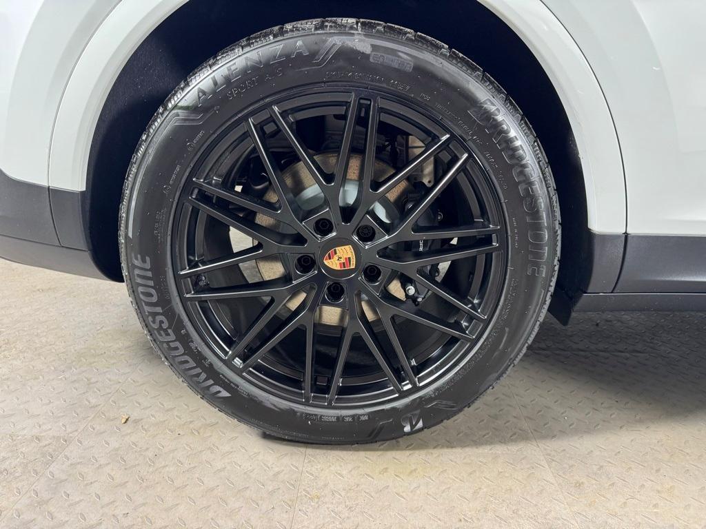 new 2025 Porsche Cayenne car, priced at $115,265