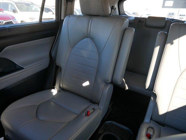 used 2022 Toyota Highlander Hybrid car, priced at $32,997