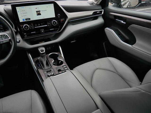 used 2023 Toyota Highlander car, priced at $34,997