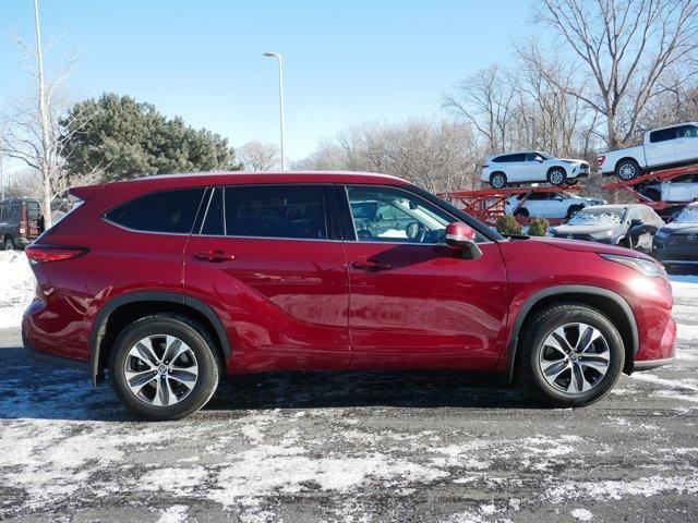 used 2022 Toyota Highlander car, priced at $34,998