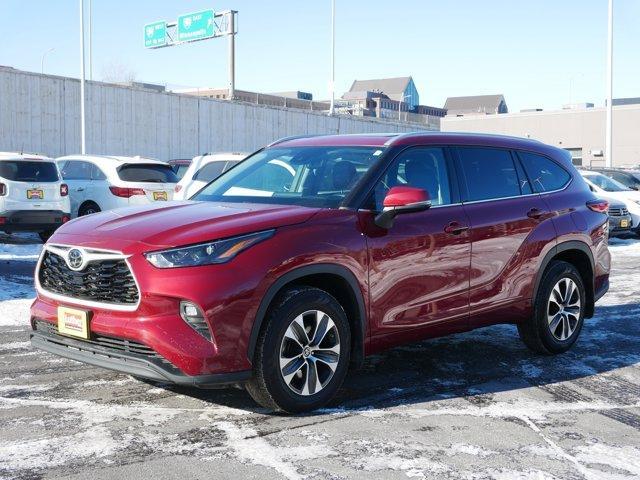 used 2022 Toyota Highlander car, priced at $34,998