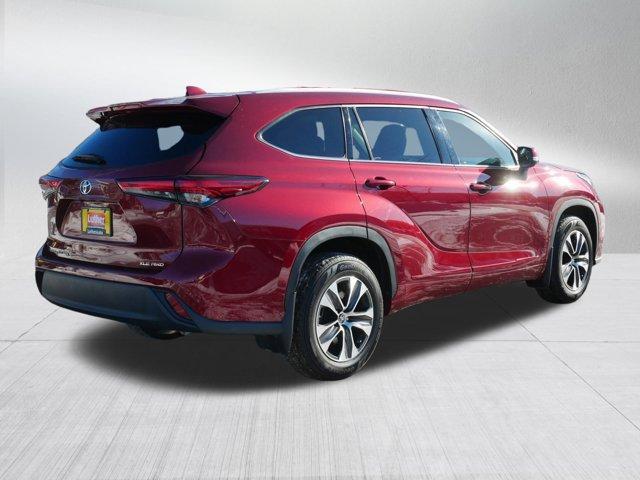 used 2022 Toyota Highlander car, priced at $34,498