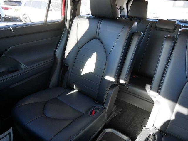 used 2022 Toyota Highlander car, priced at $34,998