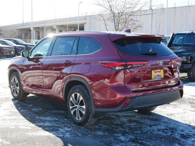 used 2022 Toyota Highlander car, priced at $34,998