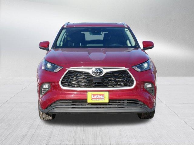 used 2022 Toyota Highlander car, priced at $34,498